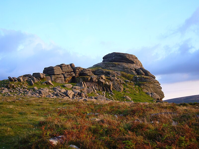 File:Haytor main buttress2.jpg