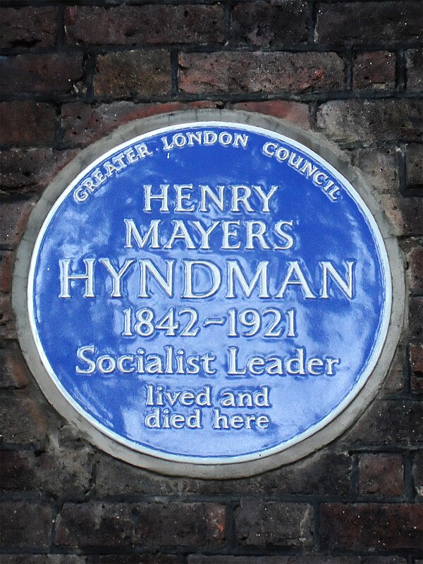 Blue plaque commemorating Hyndman in Well Walk, Hampstead