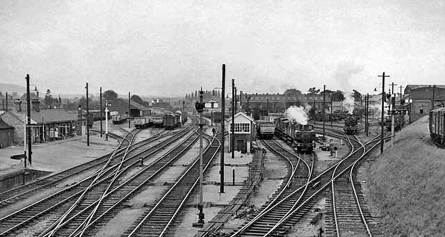 Barton engine shed and yards in 1963; the HH&BR line is behind the camera