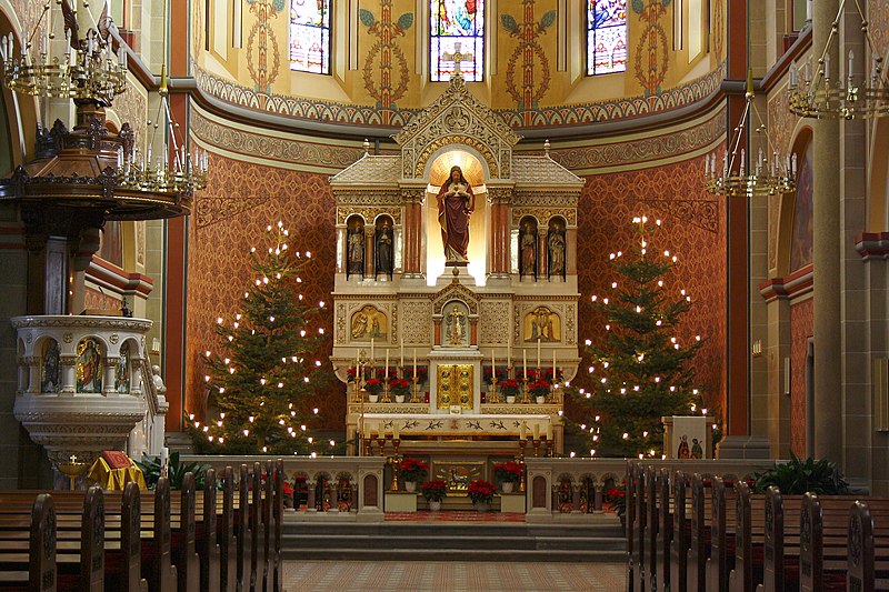 File:Herz-Jesu-Kirche Landstrasse Altar.JPG