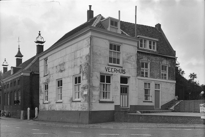 File:Hoek Lingedijk, veerhuis - Leerdam - 20130148 - RCE.jpg