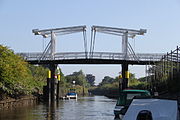 Alte und neue Hogendiekbrücke bei Ebbe von Süden