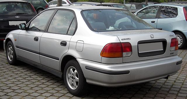 Sedan (pre-facelift)