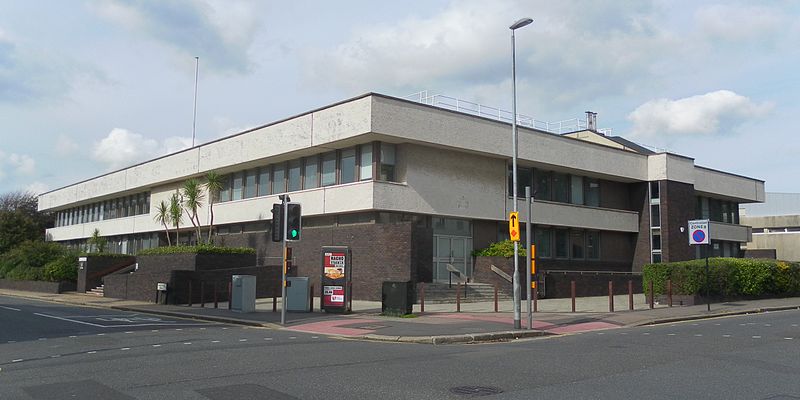 File:Hove Magistrates Court, Holland Road, Hove (October 2012) (1).JPG
