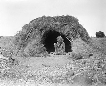 Una costruzione aborigena australiana nei Territori del Nord, assimilabile ad abitazioni preistoriche del periodo paleolitico superiore