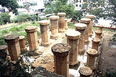 Po Nagar. Bases de colonnes d'une salle.