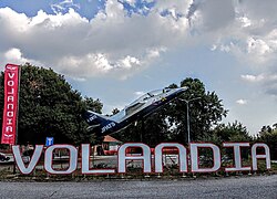 Ingresso museo Volandia con aereo.jpg