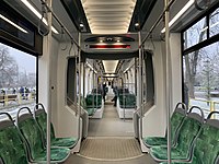 Interiorul unui tramvai Astra Imperio Metropolitan produs în Arad, folosit de STB, partea din față.