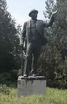 Ivan Vladimirovich Michurin (statue i fuld længde) .jpg