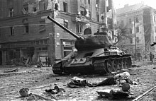 Budapest in 1956 Jozsef korut - Corvin (Kisfaludy) koz sarok, hatterben a Kilian laktanya romos epulete. Kiegett szovjet T-34-85 harckocsi. Fortepan 24857.jpg