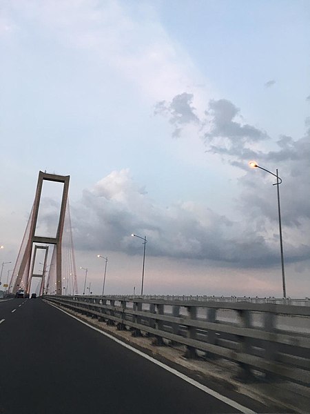 File:Jembatan Suramadu.jpg