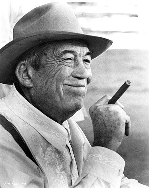 Fitxer:John Huston - publicity.JPG