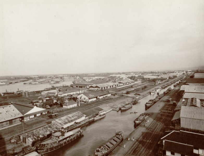 File:KITLV A194 - Schepen aan de kade in de haven te Semarang, KITLV 79109.tiff