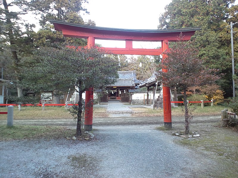 File:Kamo-jinja Shintô Shrine - Red torii.jpg