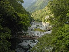 File:Kazurabashi IyaValley2.JPG