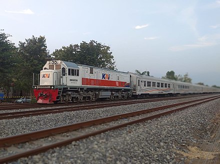 The loop line Joglosemarkerto train connects various cities and regencies on the north coast and south coast of Central Java