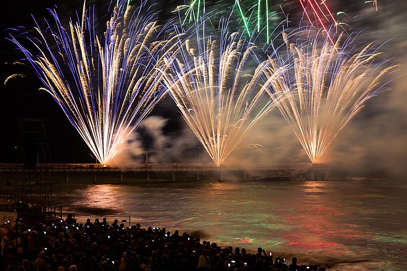 File:Klops.ru archive 000001 Zelenogradsk2016 fireworks.jpg