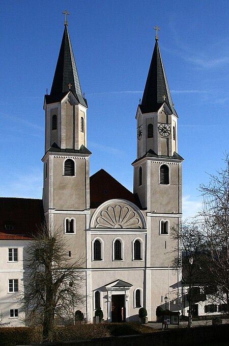 Klosterkirche Gars am Inn, Vorderseite
