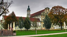 Klosterkirche St. Mariä Himmelfahrt im Herbst.jpg