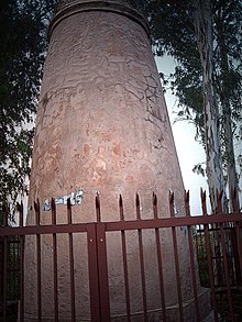 Kos Minar #793 at 12 mile on Agra-Fatehpur Sikri Road section of National Highway 21. Kos Minar 793.jpg