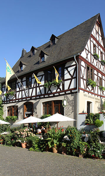 File:Kulturdenkmal Oberwesel Marktplatz 4. Fachwerkhaus 17. Jh.jpg