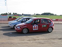 LADA Kalina en la flughaveno Mjaĉkovo, Moskva provinco