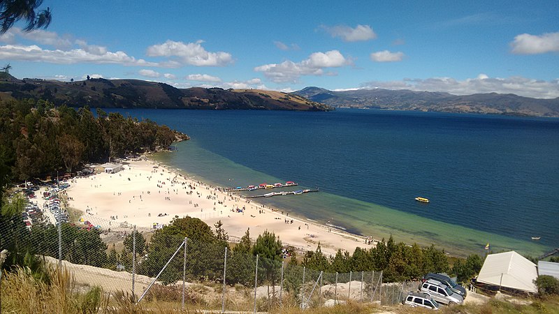 File:Lago de Tota Arriba.jpg