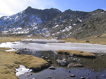 Los Pájaros lake and Risco de los Claveles