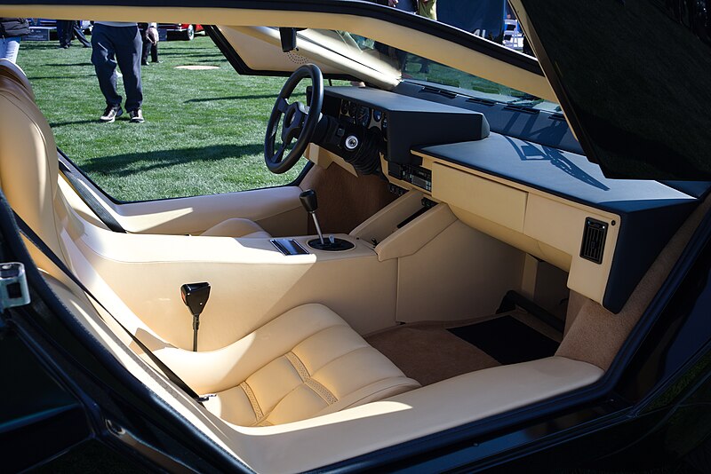 File:Lamborghini Countach 5000QV interior right.jpg