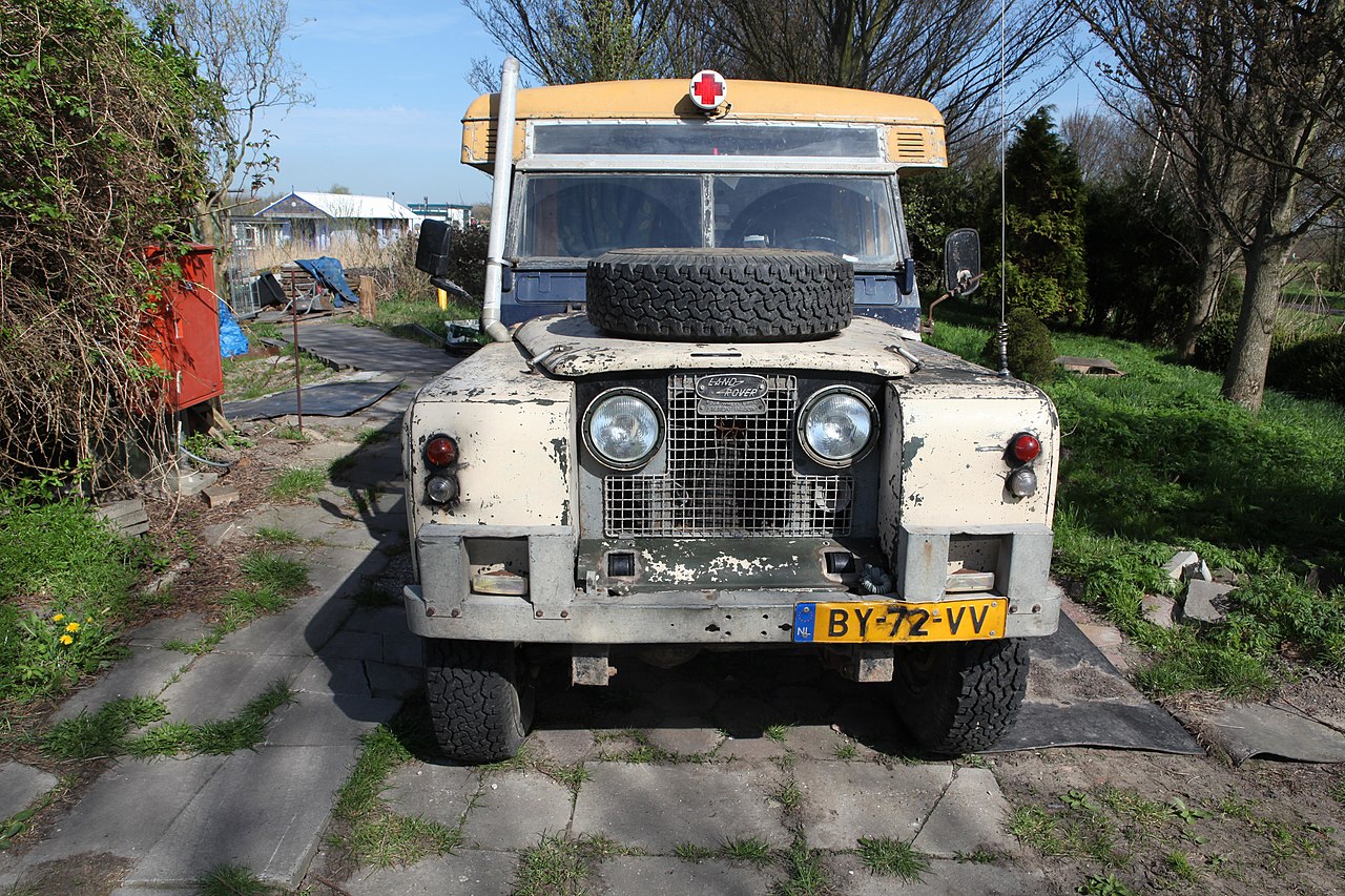 alleen draadloos bijtend File:Land Rover 109 series II ambulance.jpg - Wikimedia Commons