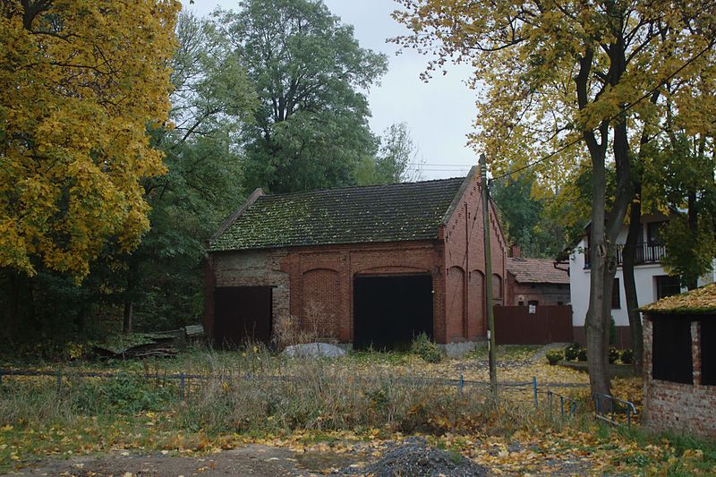 File:Lisięcice, stodola.jpg