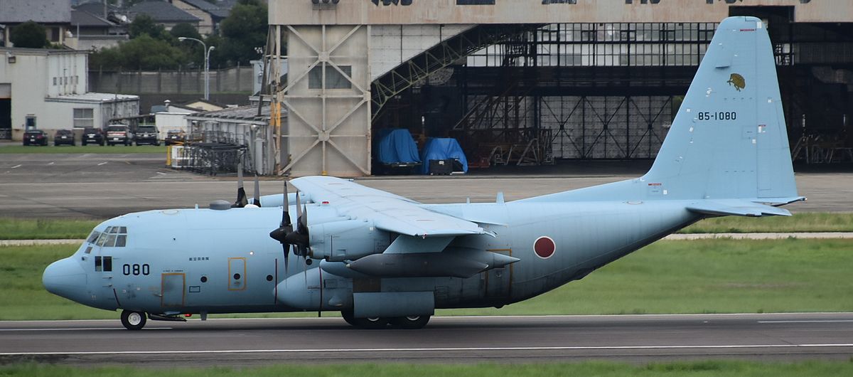 Fichier : Lockheed KC.130H de la Force aérienne d’autodéfense japonaise arrivant sur la rwy.34 à Nagoya Komaki-NKM, Japon, 85-1080.jpg