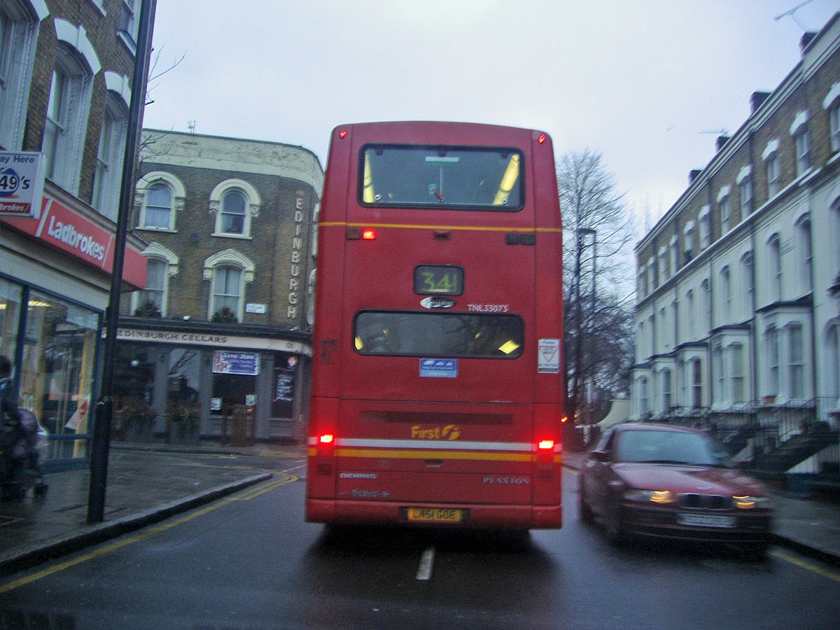 341 автобус пермь. Водитель лондонского автобуса. 341 Автобус. Highbury London. Highbury Islington London.