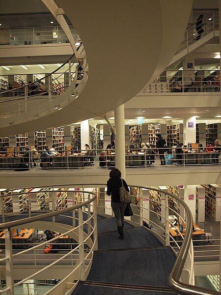 450px-London_School_of_Economics_Library_Stairway_-_Norman_Foster.jpg (450×600)