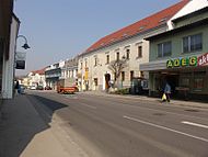 The town hall of Loosdorf Loosdorf Markt.jpg