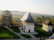 Manastirea Dobrovat - vedere de ansamblu.jpg