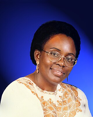 Margaret Ogola, pédiatre et romancière kényane.