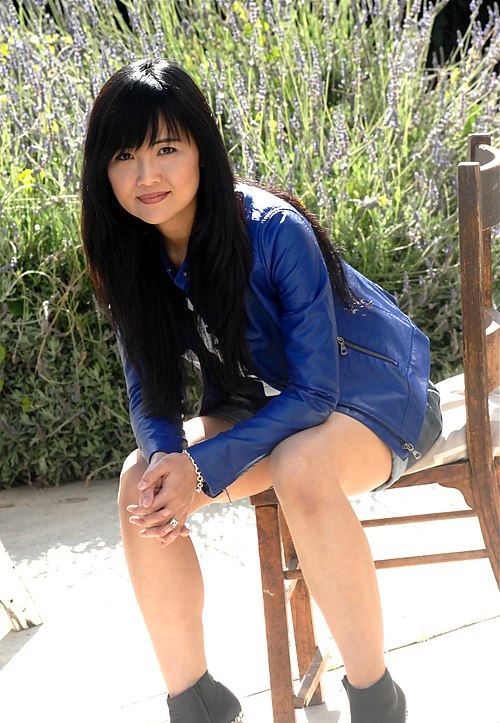 Mari Iijima provided the voice of Minmay in the original Japanese as well as on the 2006 Macross English dub by ADV.