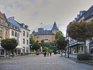 Вид замка со стороны центральной площади старого города