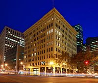 McLeod Building kechasi Edmonton.jpg