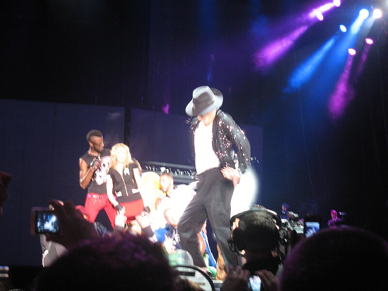 File:MichaelJacksonTributeSticky&SweetTour2009.jpg