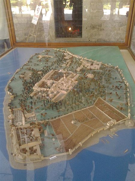 File:Miniature model of Topkapi palace.jpg