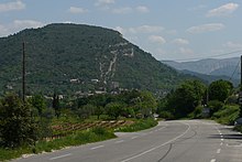 La barre rocheuse de Mollans, au-dessus du village.