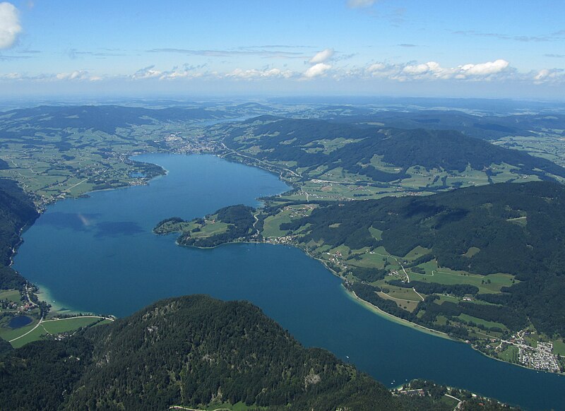 Archivo:Mondsee-lake.jpg