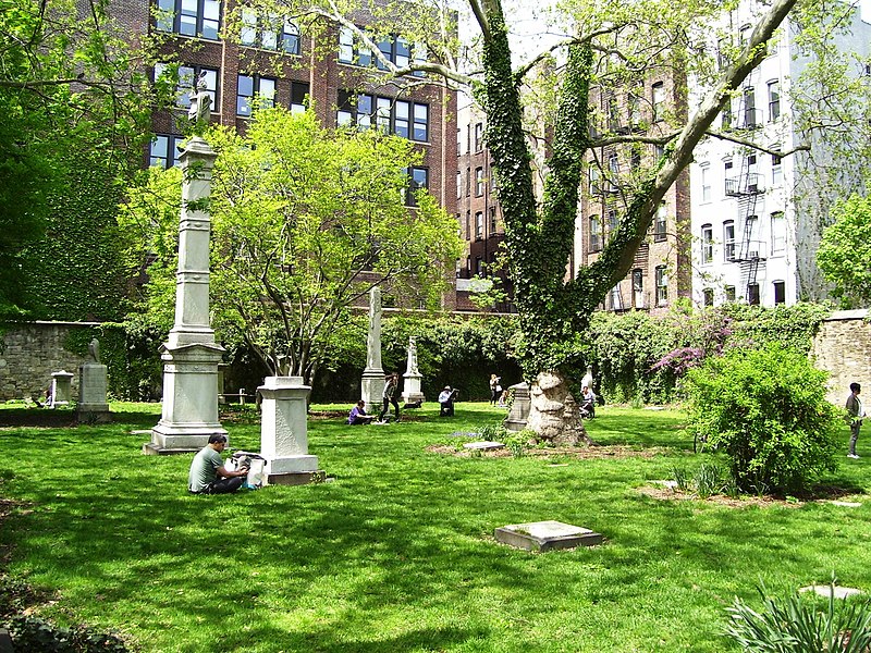 File:NYC Marble Cemetery Open House 2.jpg