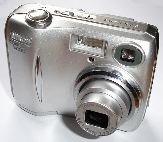 File:Nikon CoolPix 3200.jpg - Wikipedia