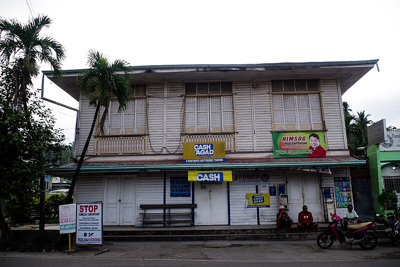 File:Old House in Samboan.jpg