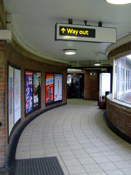 File:Osterley tube station - geograph.org.uk - 2691897.jpg