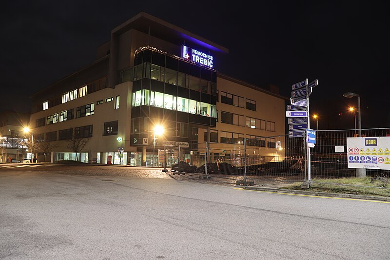 File:Overview of building M in Třebíč hospital in 2023 at Purkyňovo náměstí street in Třebíč, Třebíč District.jpg