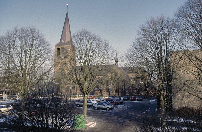 File:Overzicht van de kerk met kerktoren - Sevenum - 20366692 - RCE.jpg